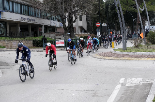 Ascoli Piceno - La città accoglie la Tirreno Adriatico, spettacolo lungo le strade